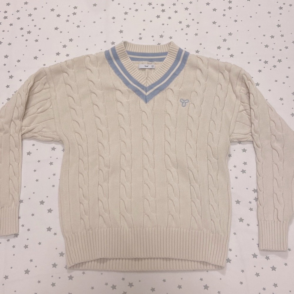🤍 Aritzia TNA Clay sweater, baby blue